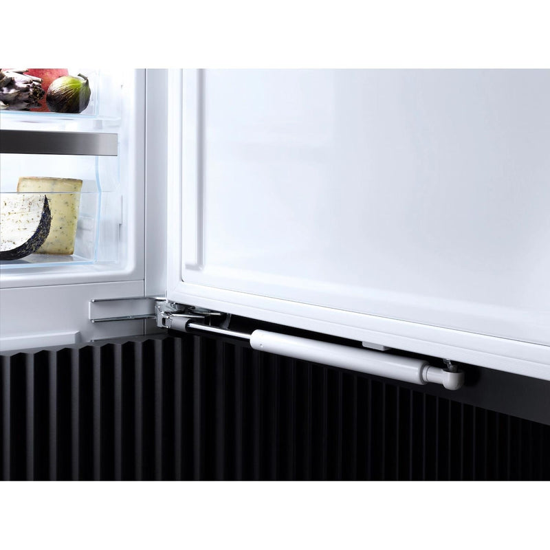 Grade C Miele FNS7770E Integrated 213 Litre In-column Frost Free Freezer White