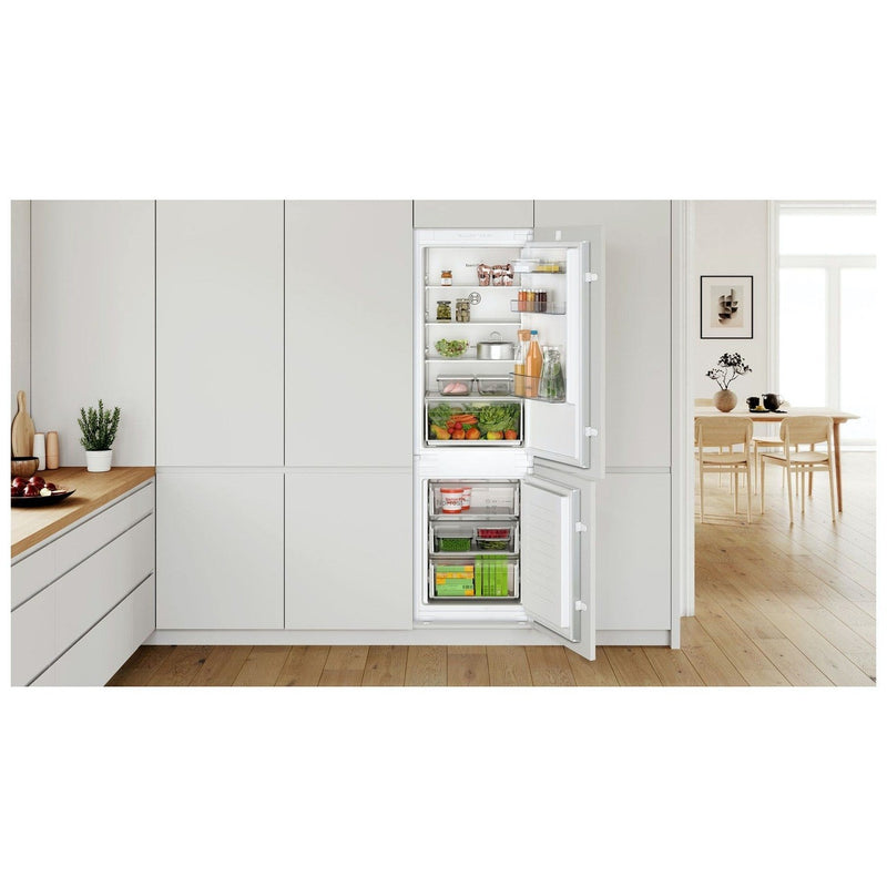 Grade B Bosch Series 2 KIN86NSE0G Integrated 260 Litre 60/40 Frost Free Fridge Freezer White