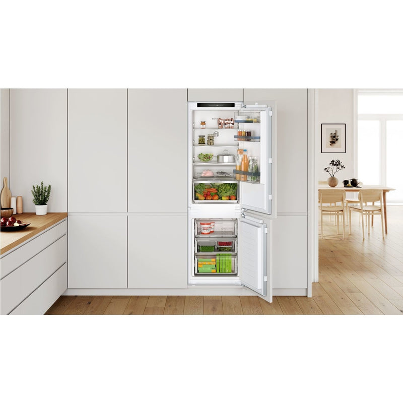 Grade B Bosch Series 4 KIN86VFE0G Integrated 260 Litre 70/30 Frost Free Fridge Freezer White