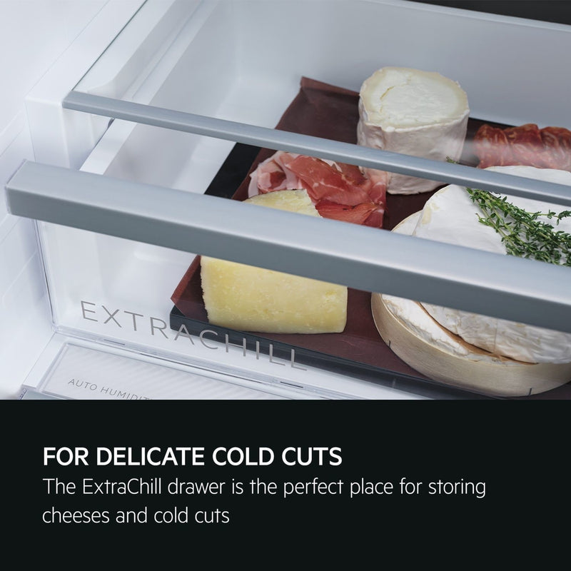 Grade A AEG 7000 Series ORK7M391EB Freestanding 390 Litre Fridge Black