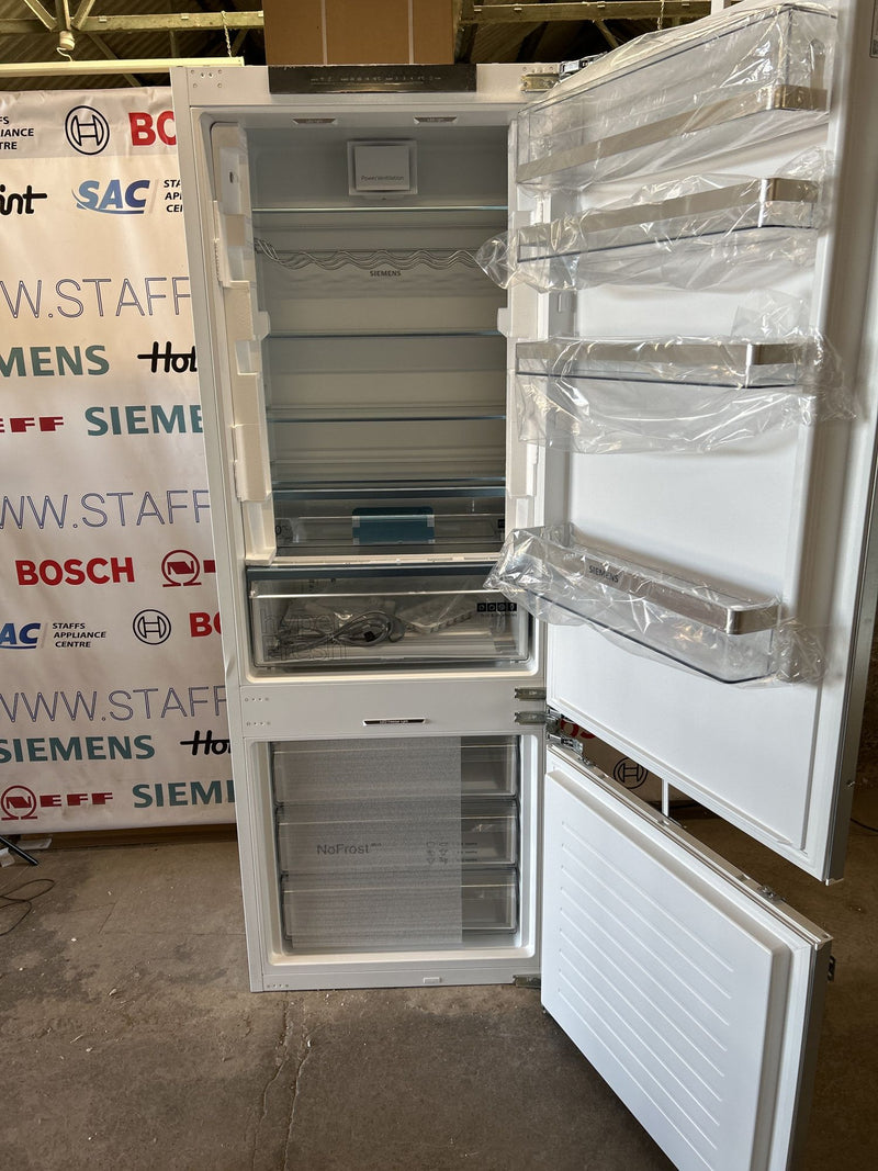 Grade B Siemens IQ500 KB96NADD0G 60/40 No Frost Integrated Fridge Freezer