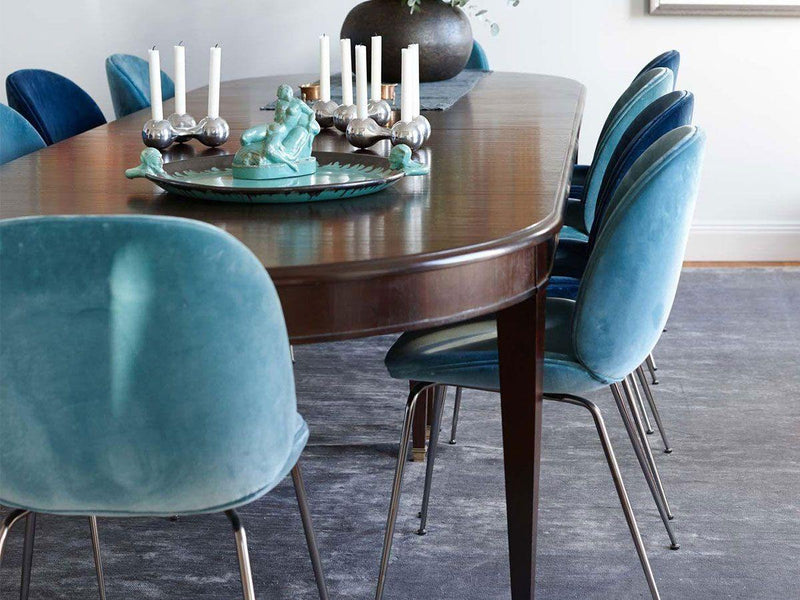 Gubi Beetle Dining Chair - Velvet Sapphire Blue 420 / Piping Velvet Petrolio 414 - Ideali