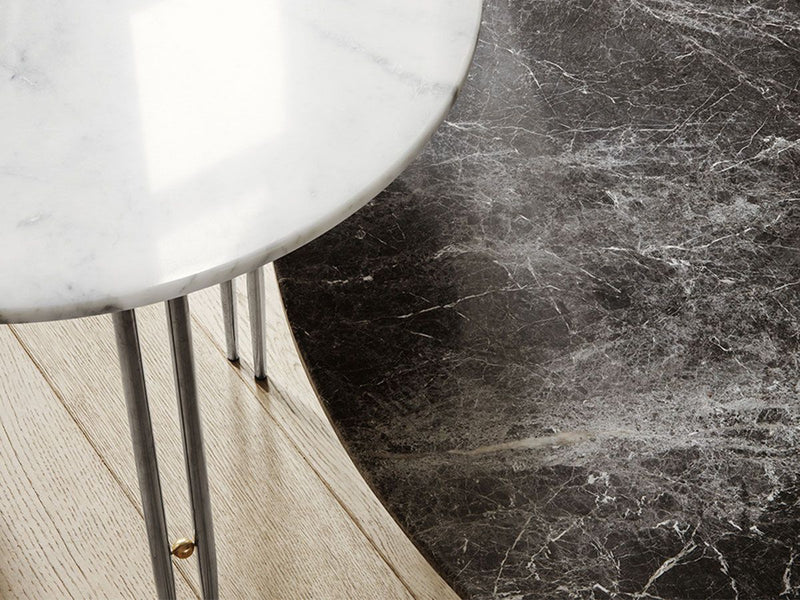 Gubi IOI Coffee Table Ø70x40 - Black Semi Matt Base / White Carrara Marble Top